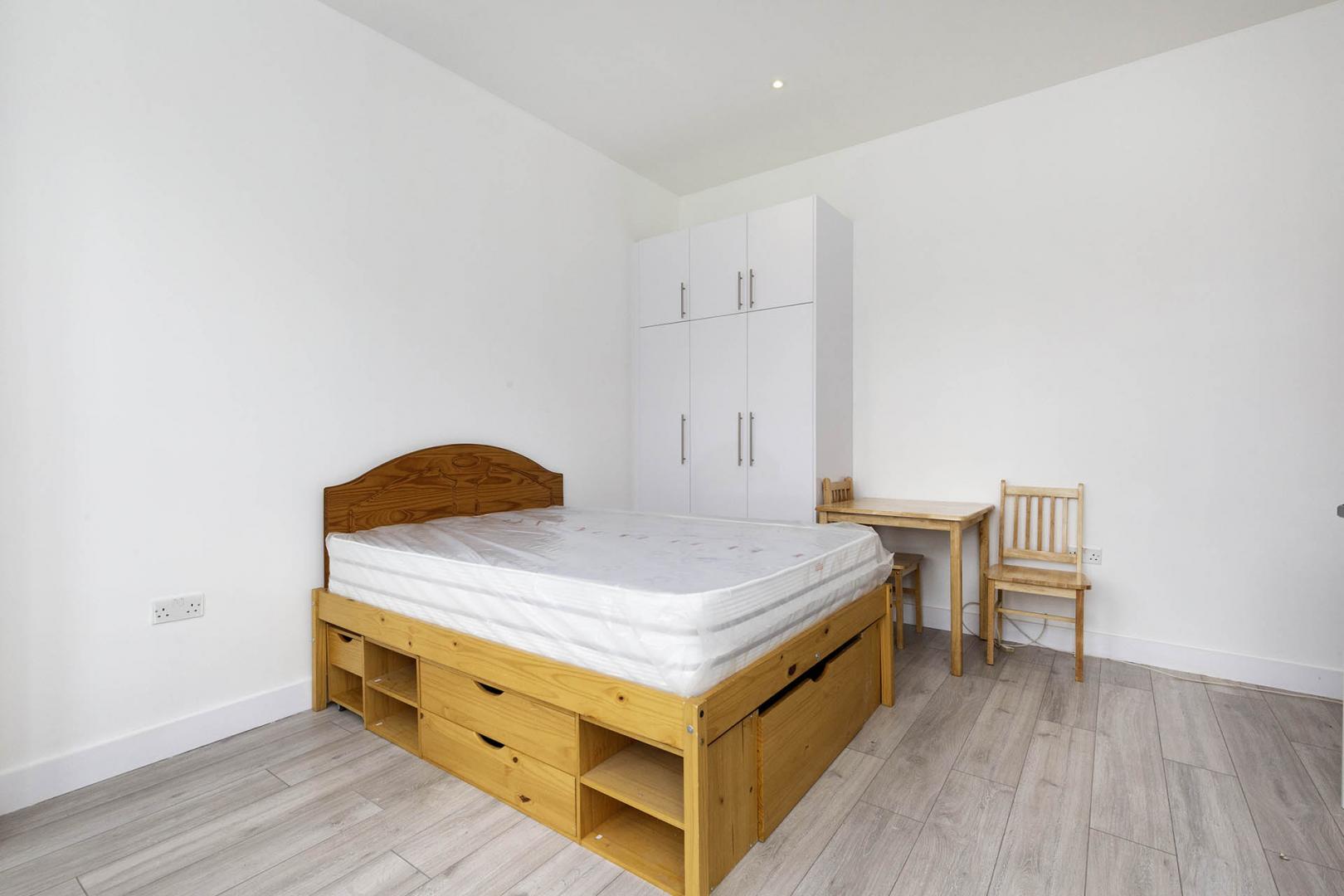 Modern and Central Apartment Heathfield Park , Willesden Green